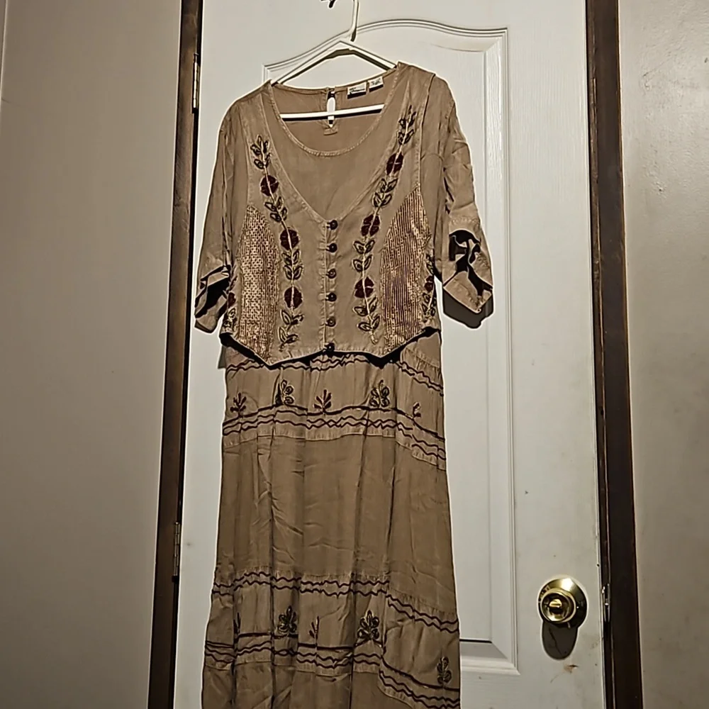 Dress - Picture 1 of 1